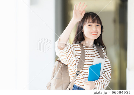 女子学生のポートレート 96694953