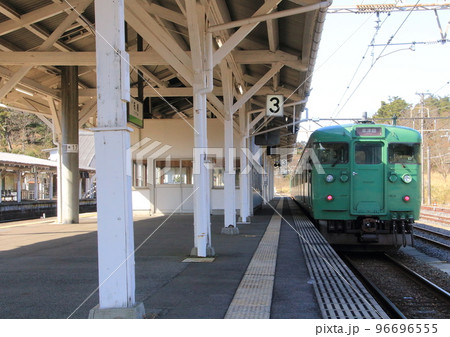 国鉄時代の雰囲気が残るJR関西本線・草津線 柘植駅 国鉄時代の雰囲気が残るJR関西本線・草津線 柘植駅 96696555