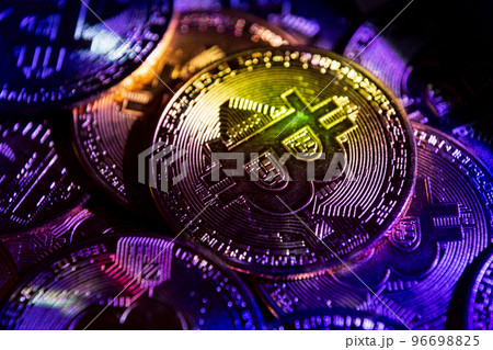 ミステリアスなビットコインのイメージ ミステリアスなビットコインのイメージ 96698825