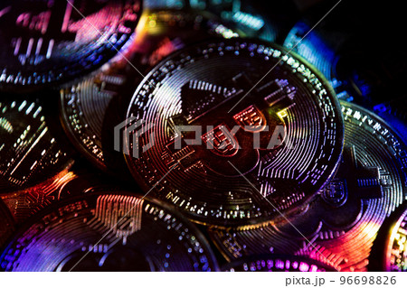 ミステリアスなビットコインのイメージ 96698826