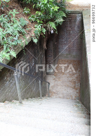 第三砲台跡への入り口（友ヶ島） 96699732