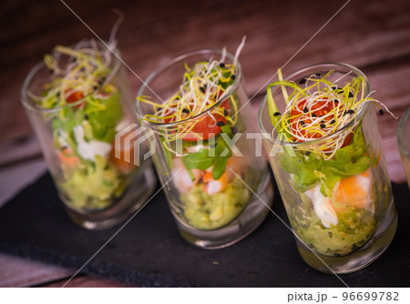 Avocado, shrimp, arugula, mayonaise, espelette pepper and lemon, leek sprouts recipe Avocado, shrimp, arugula, mayonaise, espelette pepper and lemon, leek sprouts recipe 96699782