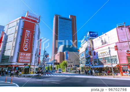 日本の東京都市景観 三軒茶屋駅前のキャロットタワーなどを望む 日本の東京都市景観 三軒茶屋駅前のキャロットタワーなどを望む 96702798