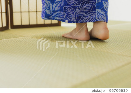 有松絞りの浴衣　和室 96706639