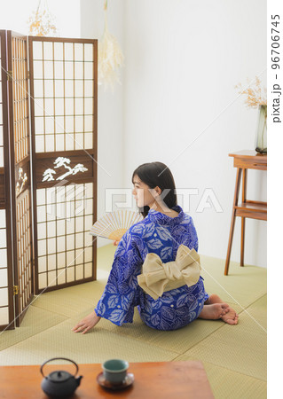 有松絞りの浴衣　和室 96706745