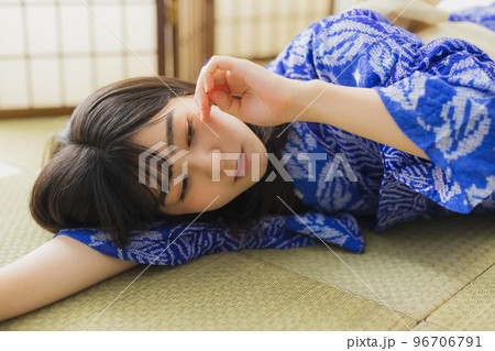 有松絞りの浴衣　和室 96706791