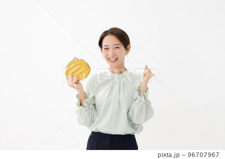 財布　女性　ガッツポーズ　白バック 96707967
