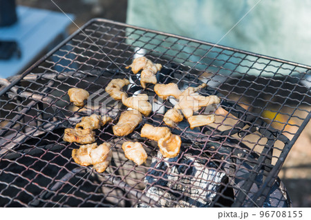 【オートキャンプ場でソロキャンプ 網で白モツを焼く】 【オートキャンプ場でソロキャンプ 網で白モツを焼く】 96708155