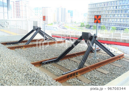 線路の終わり　終着駅の車止め　終点 96708344