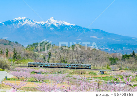 中央本線　新府桃源郷　～残雪の八ヶ岳を背景に疾走する普通列車～ 96708368