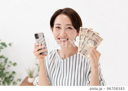 スマホ お金 女性 スマホ お金 女性 96708383