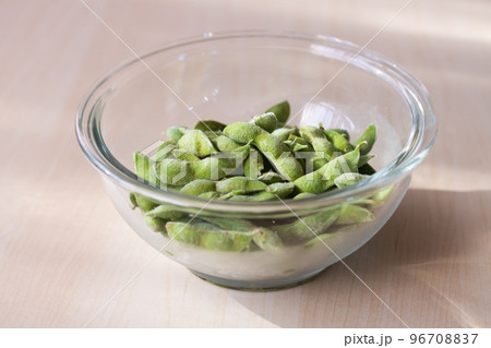 夏の短い時期の採れたてをボイルし急速冷凍しただだちゃ豆 夏の短い時期の採れたてをボイルし急速冷凍しただだちゃ豆 96708837