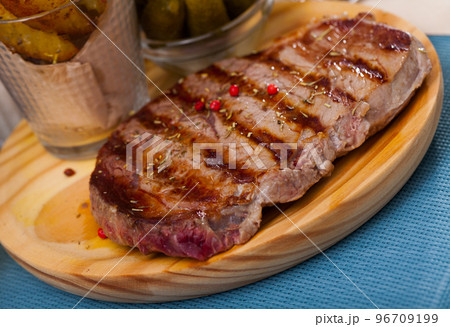 Juicy beef with herbs 96709199