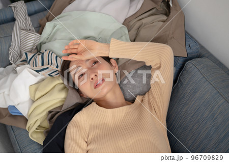 断捨離　女性 96709829