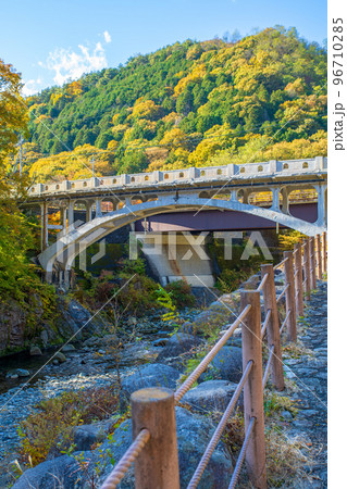 渡良瀬橋　渡良瀬川　日光足尾　秋の風景　 96710285
