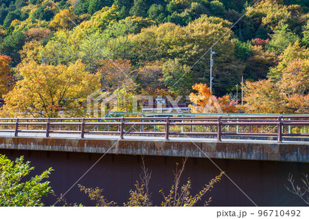 渡良瀬川　新渡良瀬橋　日光足尾　秋の風景　 96710492