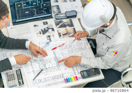 現場代理人　工事監理者　一級建築士　図面　ミーティング　建設現場　現場合わせ　現場定例会 96710864