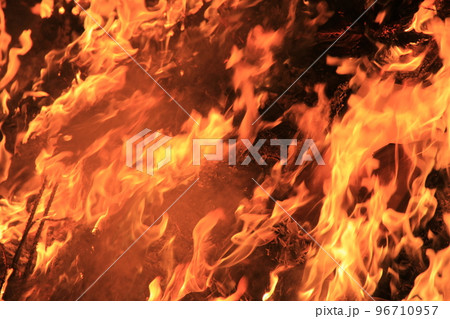 揺れ動く炎 揺れ動く炎 96710957