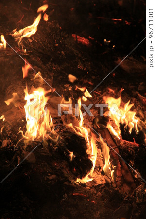 揺れ動く炎 揺れ動く炎 96711001