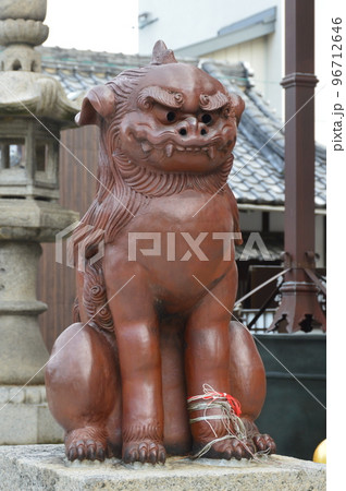 唐獅子像(吽形像)（岸城(きしき)神社／大阪府岸和田市岸城町岸城町11-30） 96712646