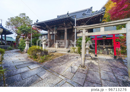 三明院 本堂と香取大明神(京都市左京区上高野) 三明院 本堂と香取大明神(京都市左京区上高野) 96713276