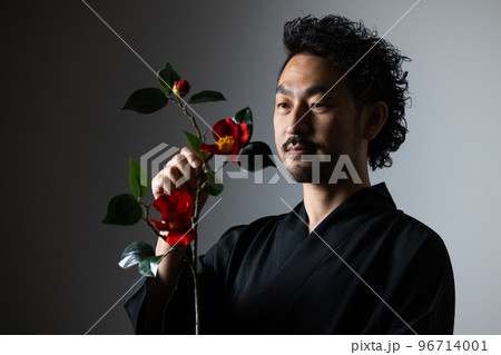 髭の男性　和の職業シリーズ　華道 96714001