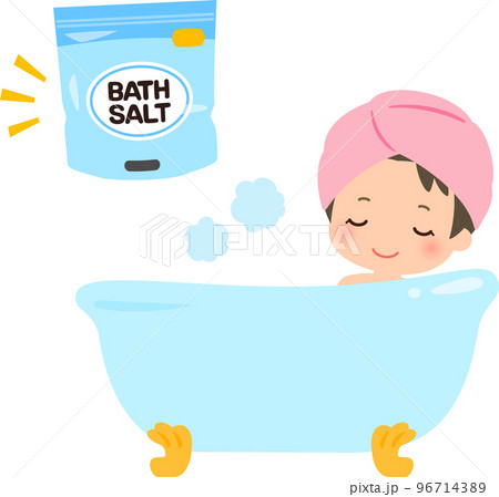 袋入りのバスソルトと入浴する女性 96714389