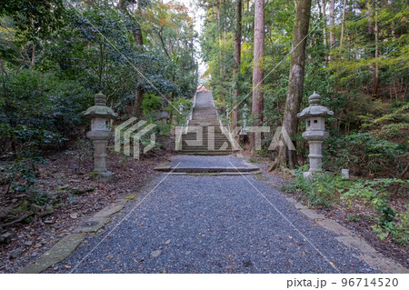 因幡国一宮　宇部神社　参道　鳥取県鳥取市国府町宮下 96714520