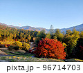 馬籠宿から観る紅葉の山々 96714703
