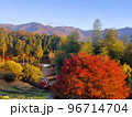 馬籠宿から観る紅葉の山々 96714704