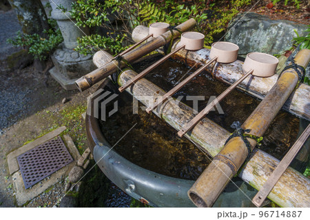 三宅八幡宮 手水所 比叡山鵜ヶ谷の湧水(京都市左京区上高野) 三宅八幡宮 手水所 比叡山鵜ヶ谷の湧水(京都市左京区上高野) 96714887