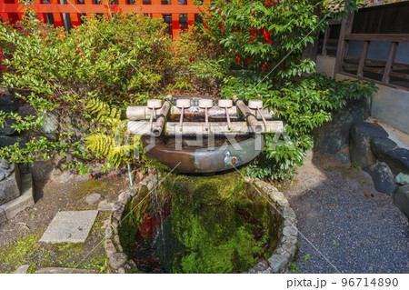 三宅八幡宮 手水所 比叡山鵜ヶ谷の湧水(京都市左京区上高野) 三宅八幡宮 手水所 比叡山鵜ヶ谷の湧水(京都市左京区上高野) 96714890