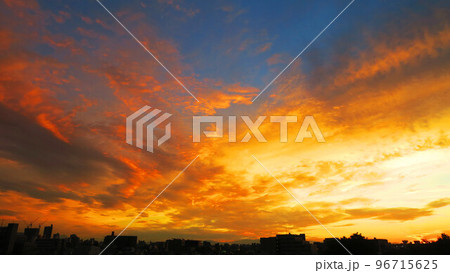 埼玉県川口市の夕焼け空の様々な風景 埼玉県川口市の夕焼け空の様々な風景 96715625
