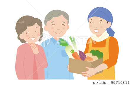 冬野菜の段ボールを持つ男性とシニア夫婦  96716311