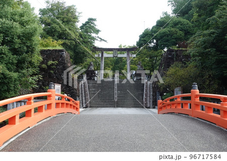 山梨県甲府市 武田神社神橋 山梨県甲府市 武田神社神橋 96717584