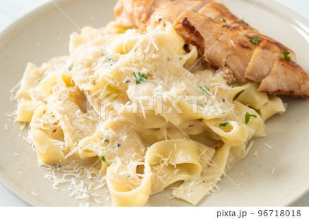 fettucine pasta white creamy sauce with grilled chicken 96718018