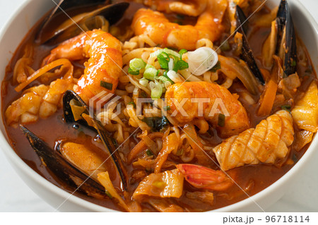 Jjamppong -  Korean Seafood Noodle Soup 96718114