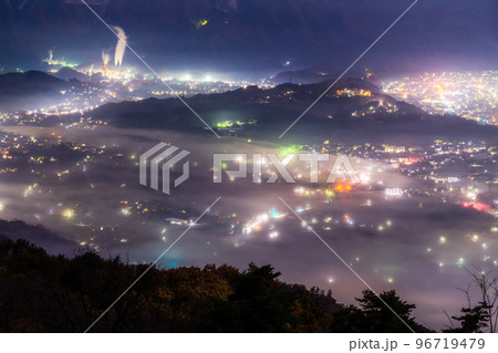 《埼玉県》秩父・幻想的な雲海の夜景 96719479