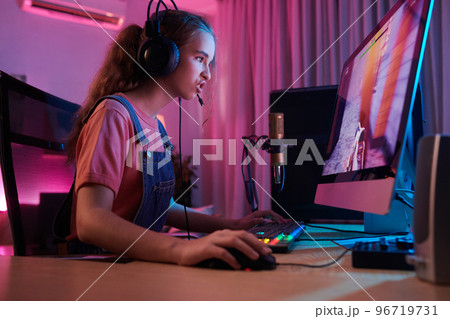 Emotional teenage lets play blogger playing first person shooter 96719731