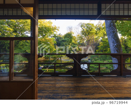 旧三井家下鴨別邸　2階から見る美しい庭（京都市左京区） 96719944