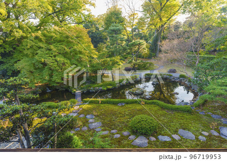 旧三井家下鴨別邸 2階から見る美しい庭(京都市左京区) 旧三井家下鴨別邸 2階から見る美しい庭(京都市左京区) 96719953