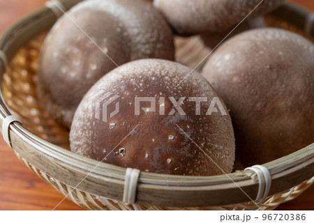 美味しそうなシイタケ 美味しそうなシイタケ 96720386