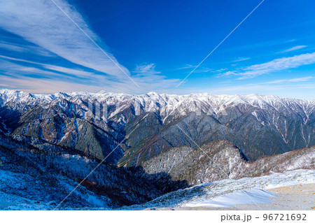 【雪山素材】燕山荘から見える風景【長野県】 96721692