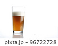 ビールと白いバックおいしそう 96722728