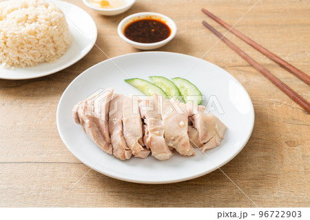 Hainanese chicken rice or rice steamed with chicken soup 96722903
