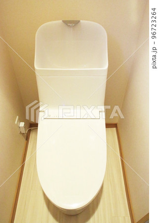 リフォーム後の家庭用節水型トイレ 96723264