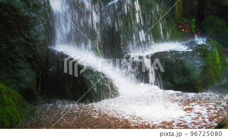 東京都北区岸町の名主の滝公園の風景 96725080