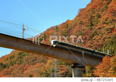 錦秋の天翔ける… 秋の川治温泉郷を『特急リバティ会津』が行く 東武鉄道・500系 錦秋の天翔ける… 秋の川治温泉郷を『特急リバティ会津』が行く 東武鉄道・500系 96725365