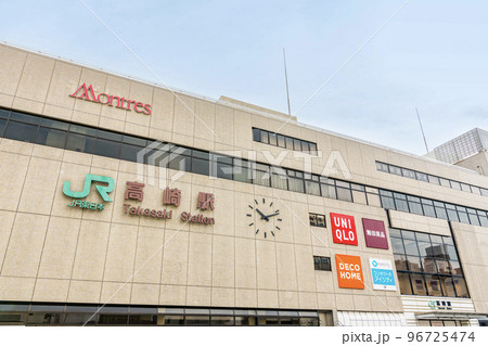群馬県高崎市　晴天のJR高崎駅（西口） 96725474