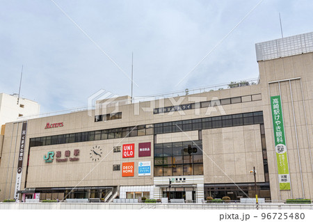 群馬県高崎市　晴天のJR高崎駅（西口） 96725480